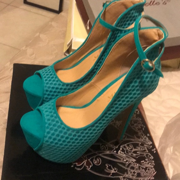 Heels - Picture 3 of 7